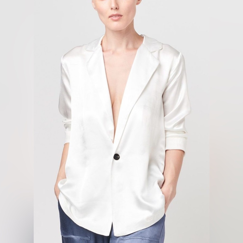 New TINA JO SATIN BLAZER- WHITE size XS